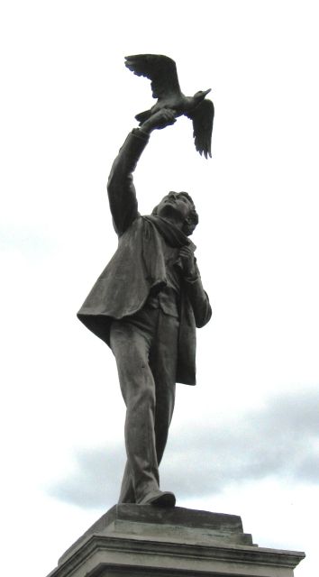 Statue of Albrecht Rodenbach by Jules Lagae