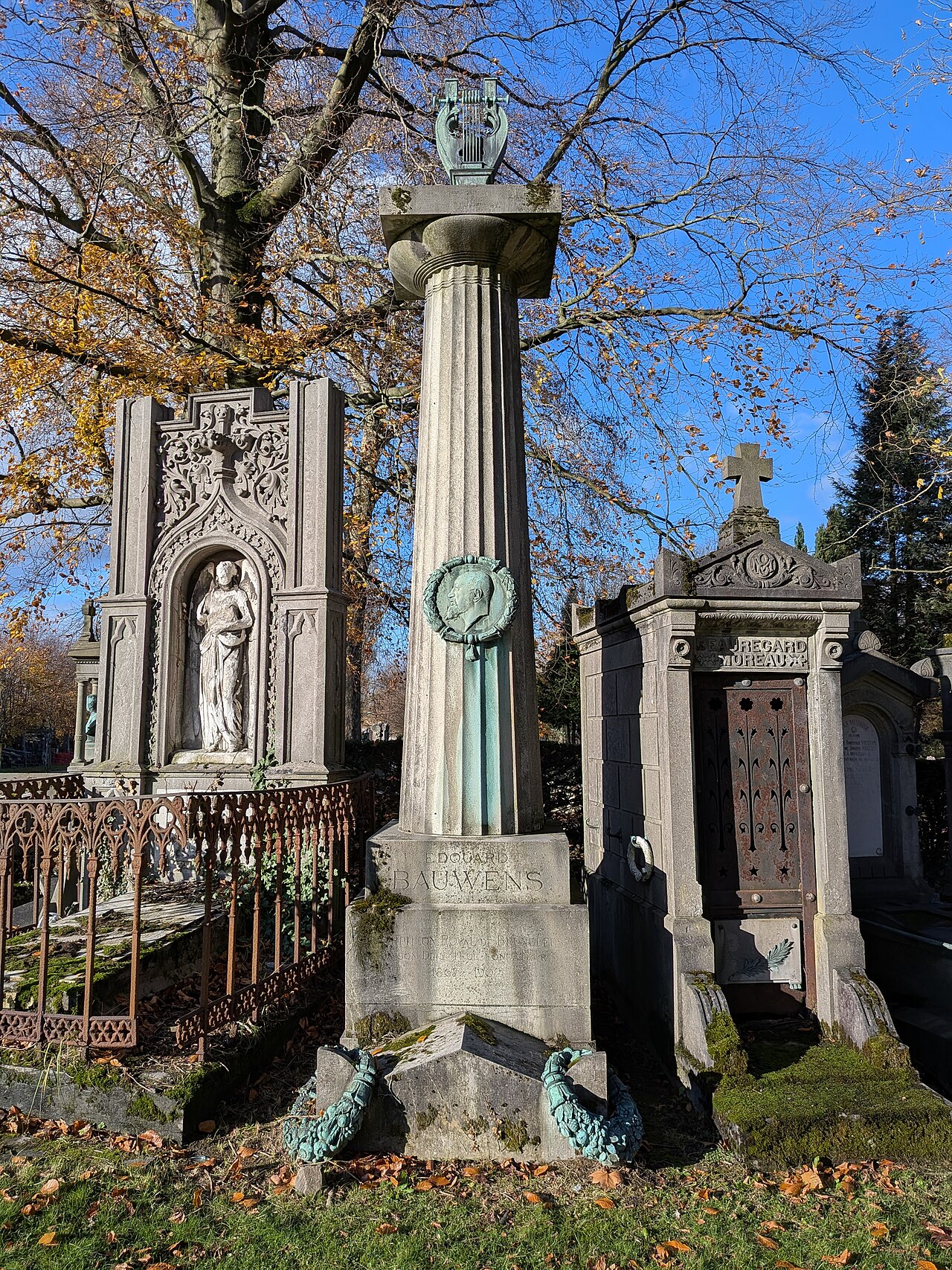 grave of Edouard Bauwens by Julien Dillens