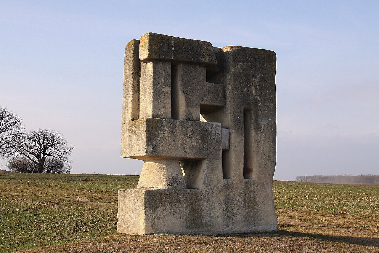 Grenzstein by Karl Prantl