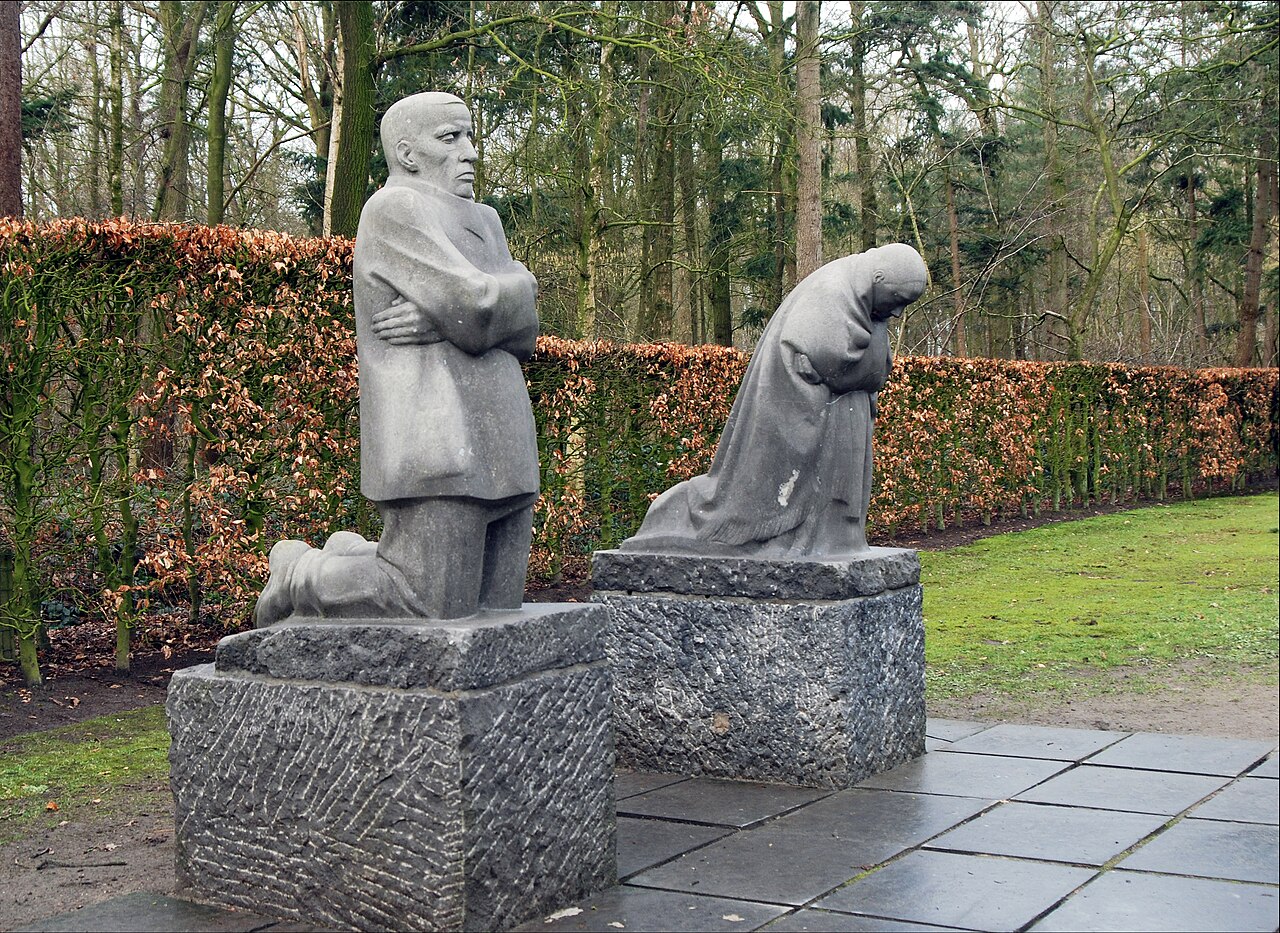 Mourning Parents by Käthe Kollwitz