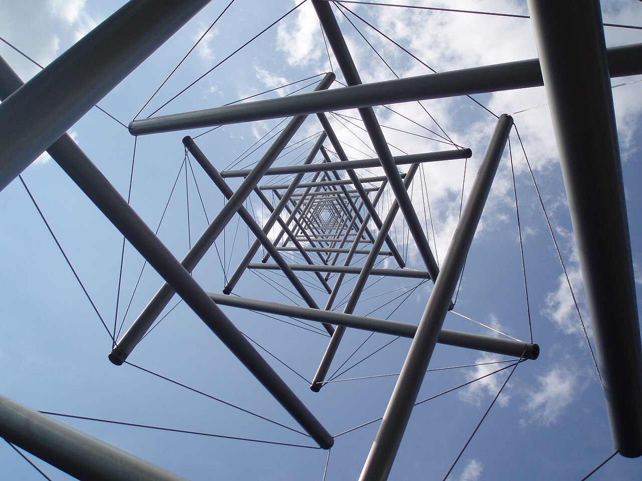Needle Tower by Kenneth Snelson