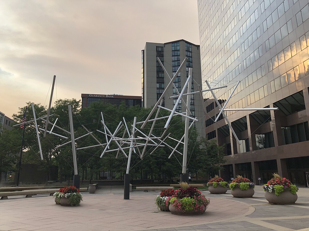 Soft Landing by Kenneth Snelson