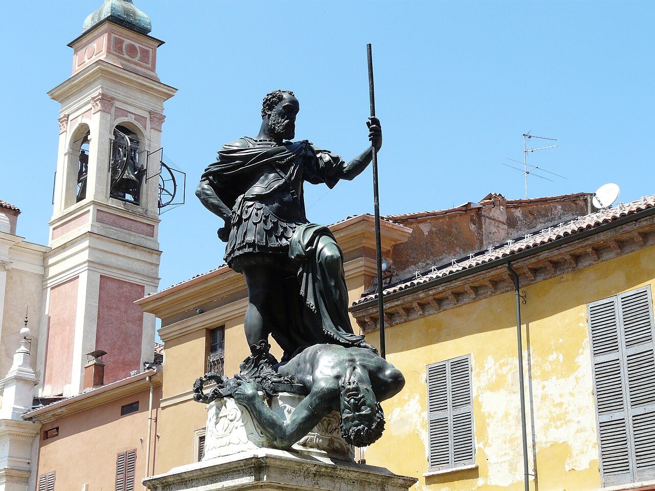 Statue of Ferrante I Gonzaga, Guastalla by Leone Leoni
