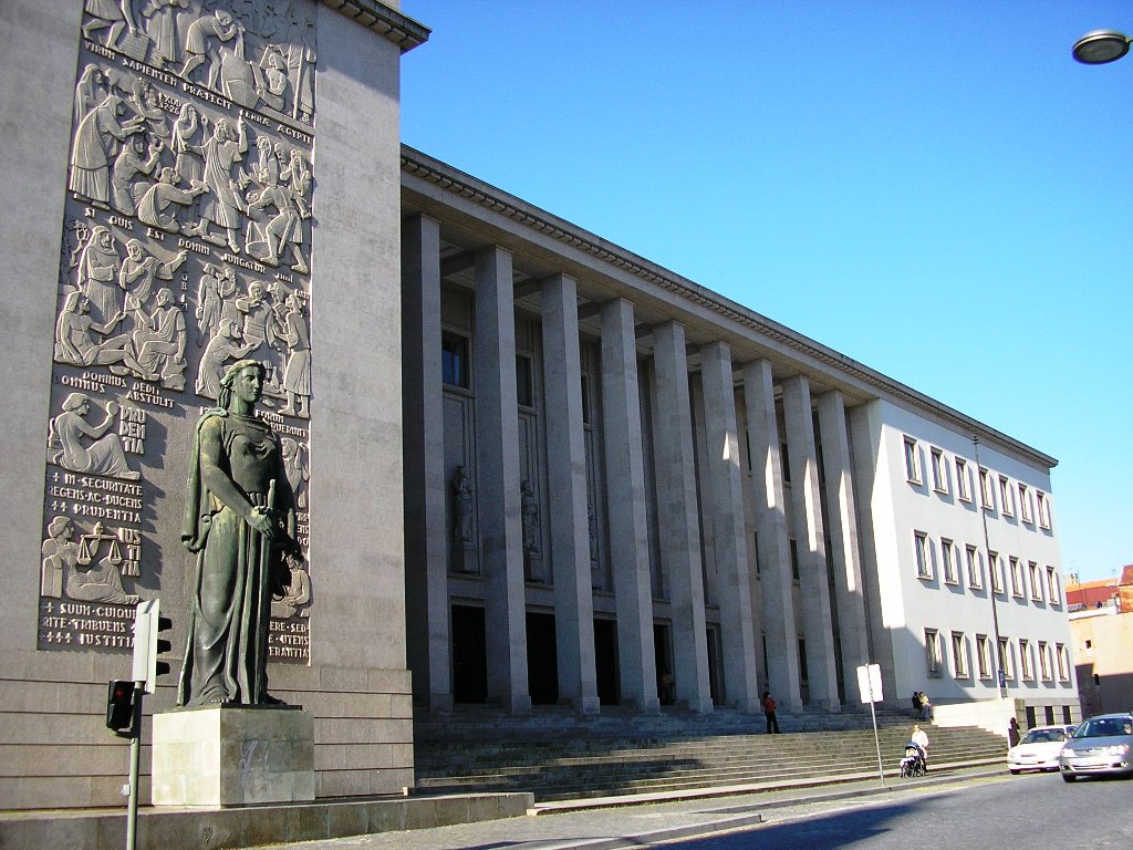 Tribunal Judicial do Porto by Leopoldo de Almeida
