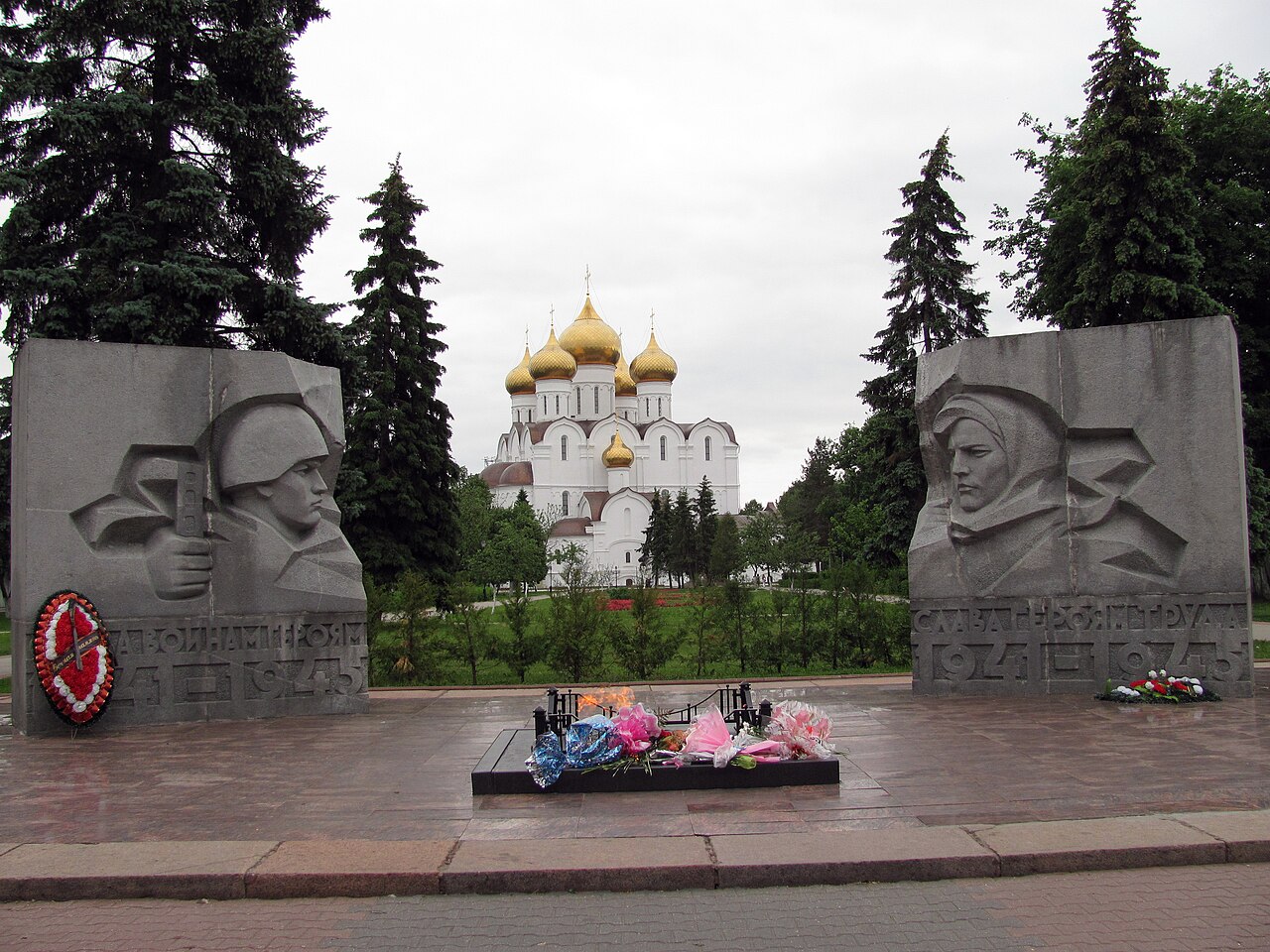 Eternal flame in Yaroslavl by Lev Kerbel