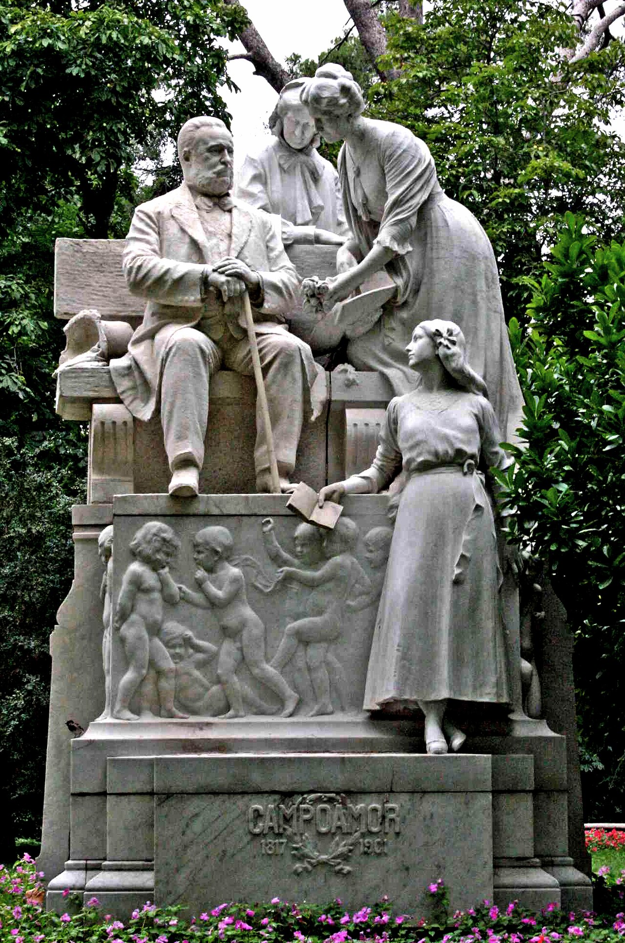 Monument to Ramón de Campoamor by Lorenzo Coullaut Valera