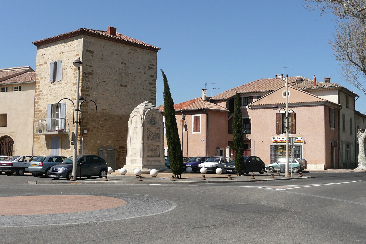 War memorial of Monteux by Louis Dejean