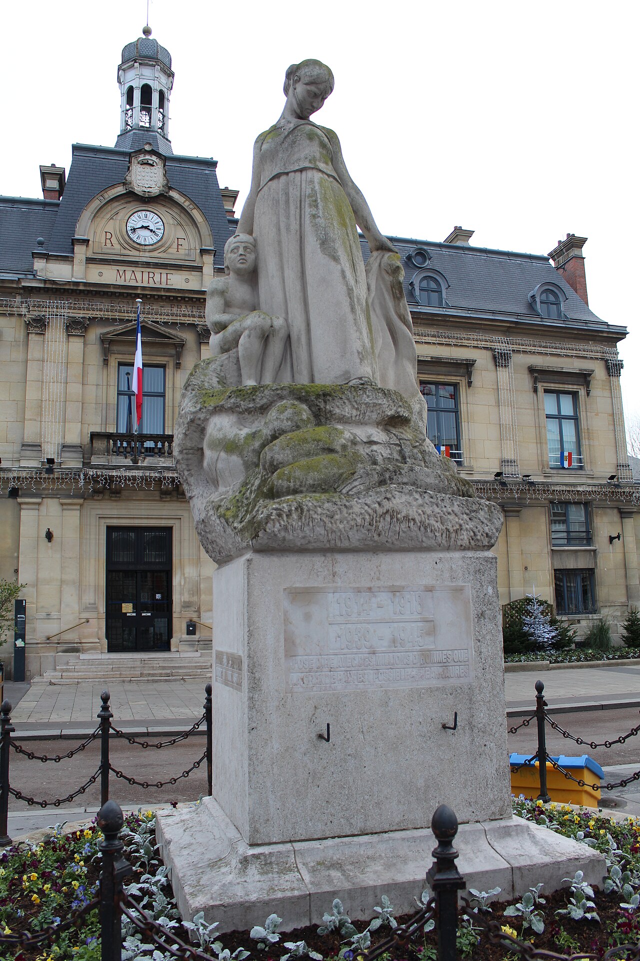 War memorial of Saint-Ouen-sur-Seine by Louis Dejean