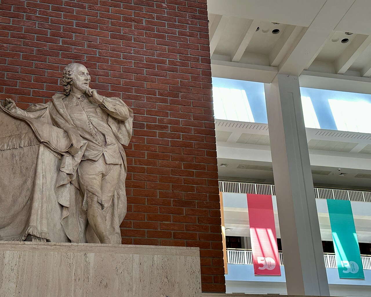 Statue of William Shakespeare by Louis-François Roubiliac