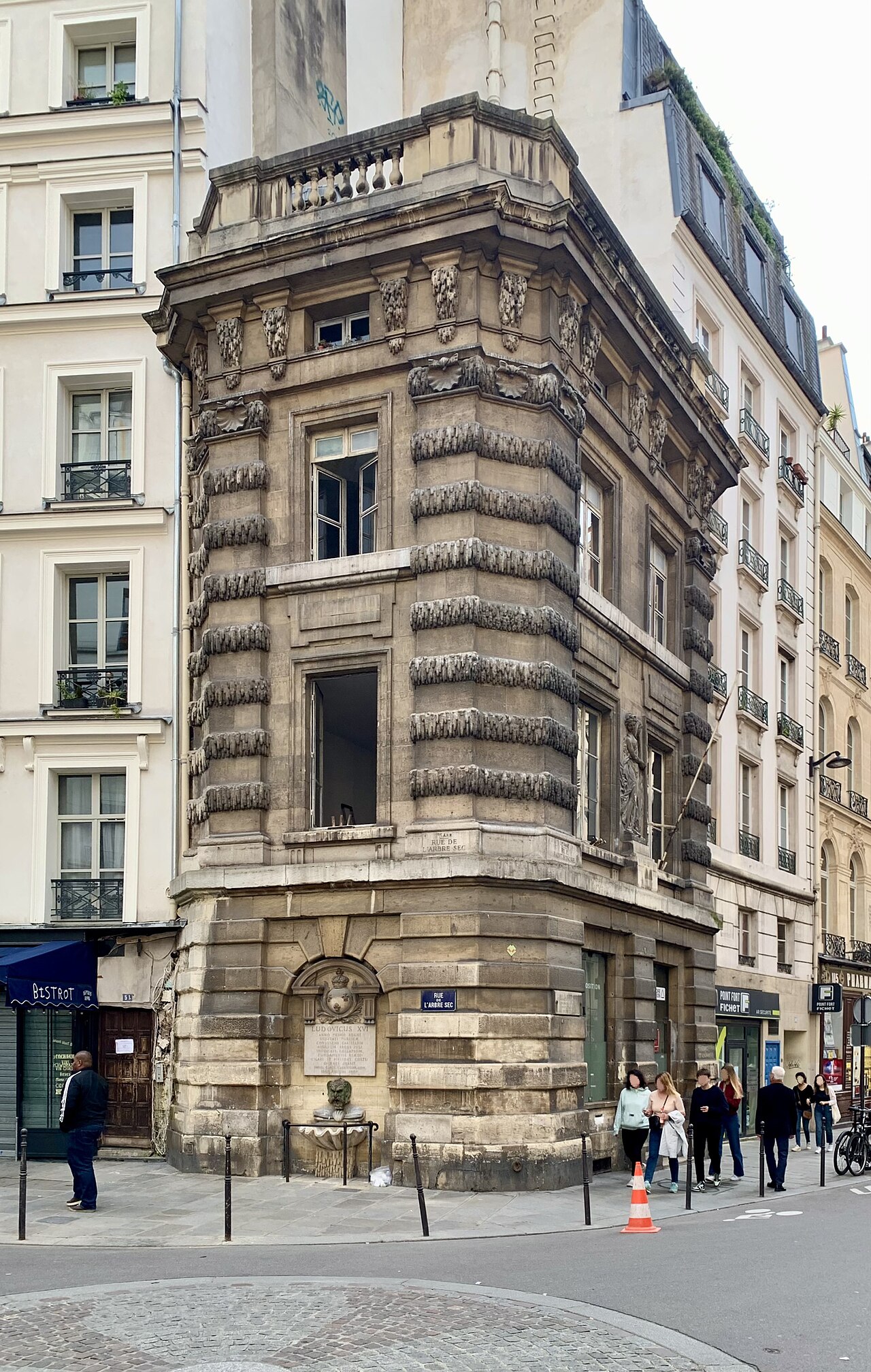 fontaine de la Croix du Trahoir by Louis-Simon Boizot