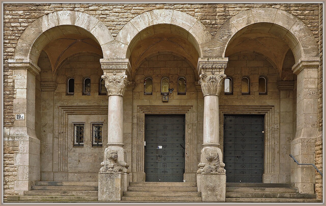 lion gate by Ludwig Engelhardt