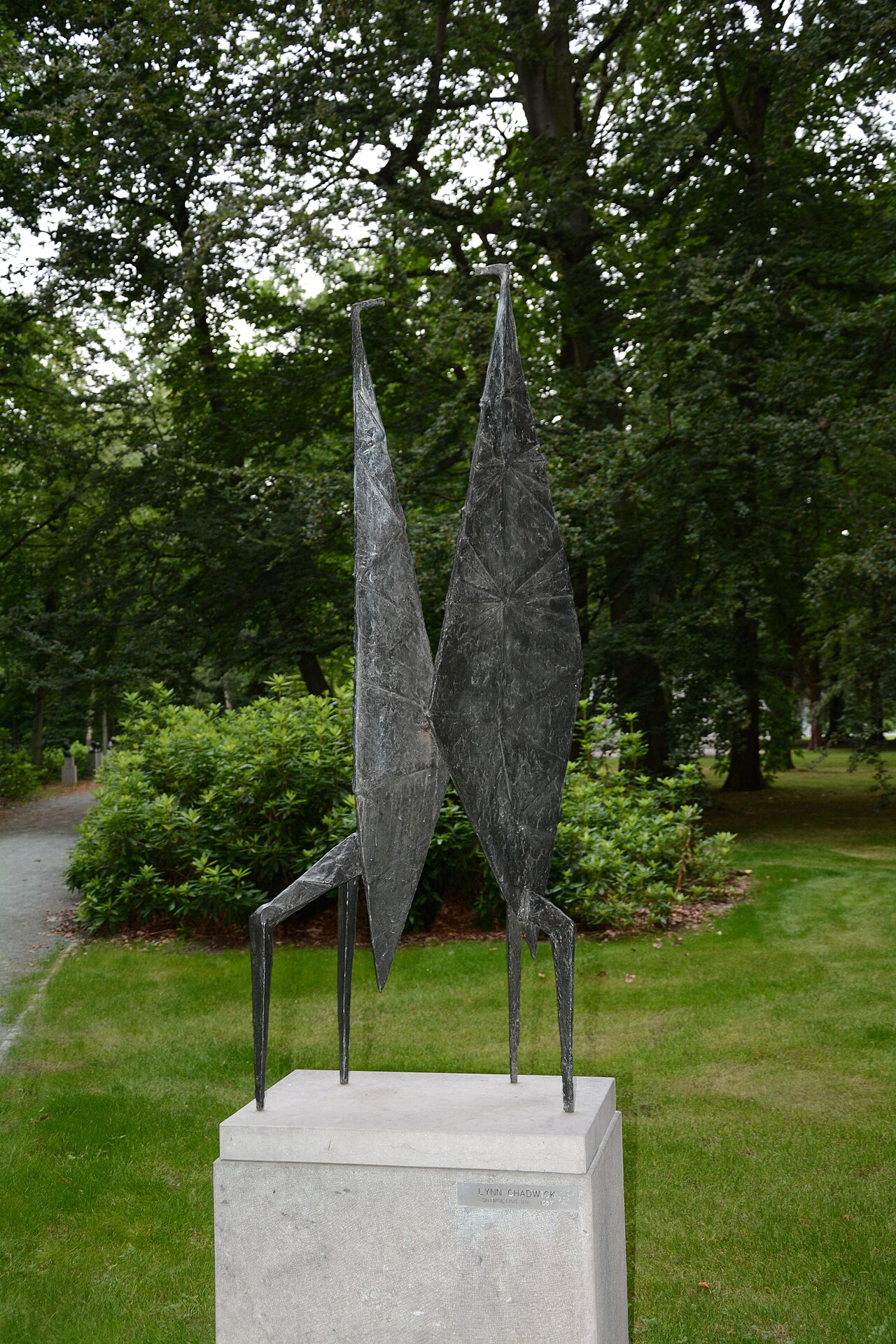 Ontmoeting VIII by Lynn Chadwick
