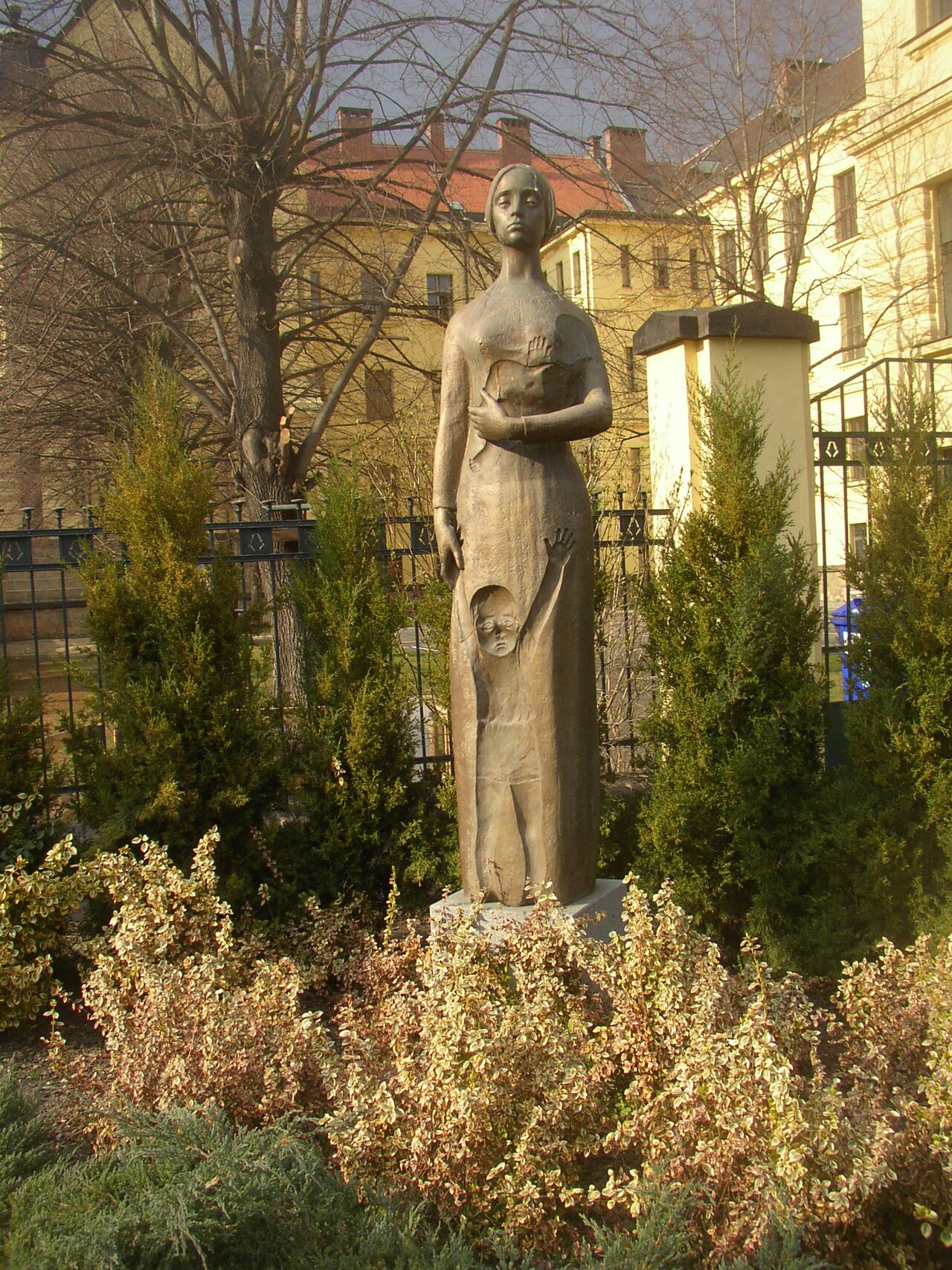 Lidická Matka by Marie Uchytilová