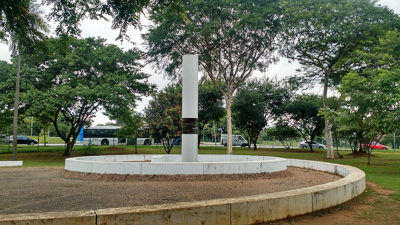 Polivolume by Mary Vieira