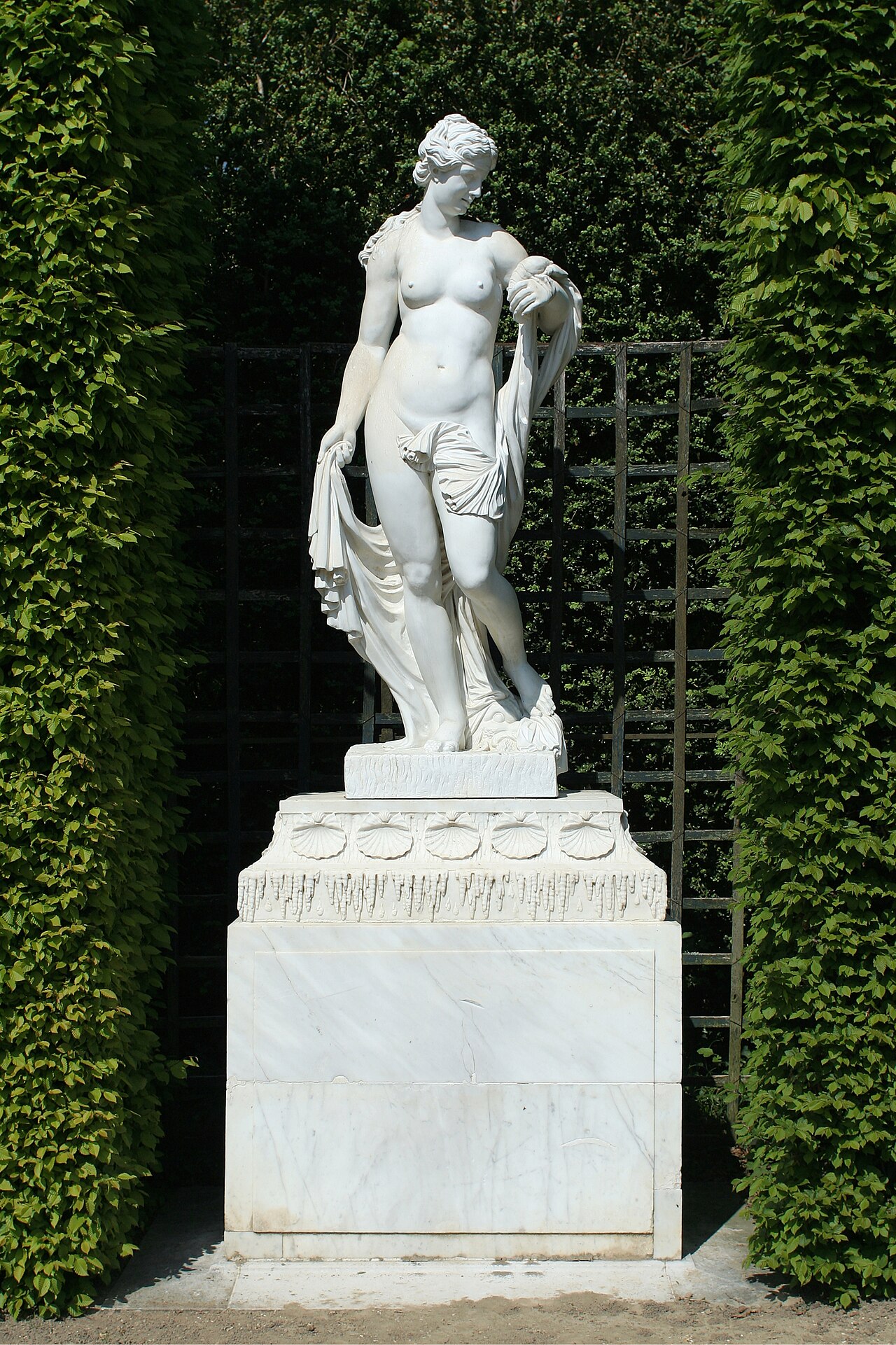 Amphitrite, Parc de Versailles, Bosquet des Dômes by Michel Anguier