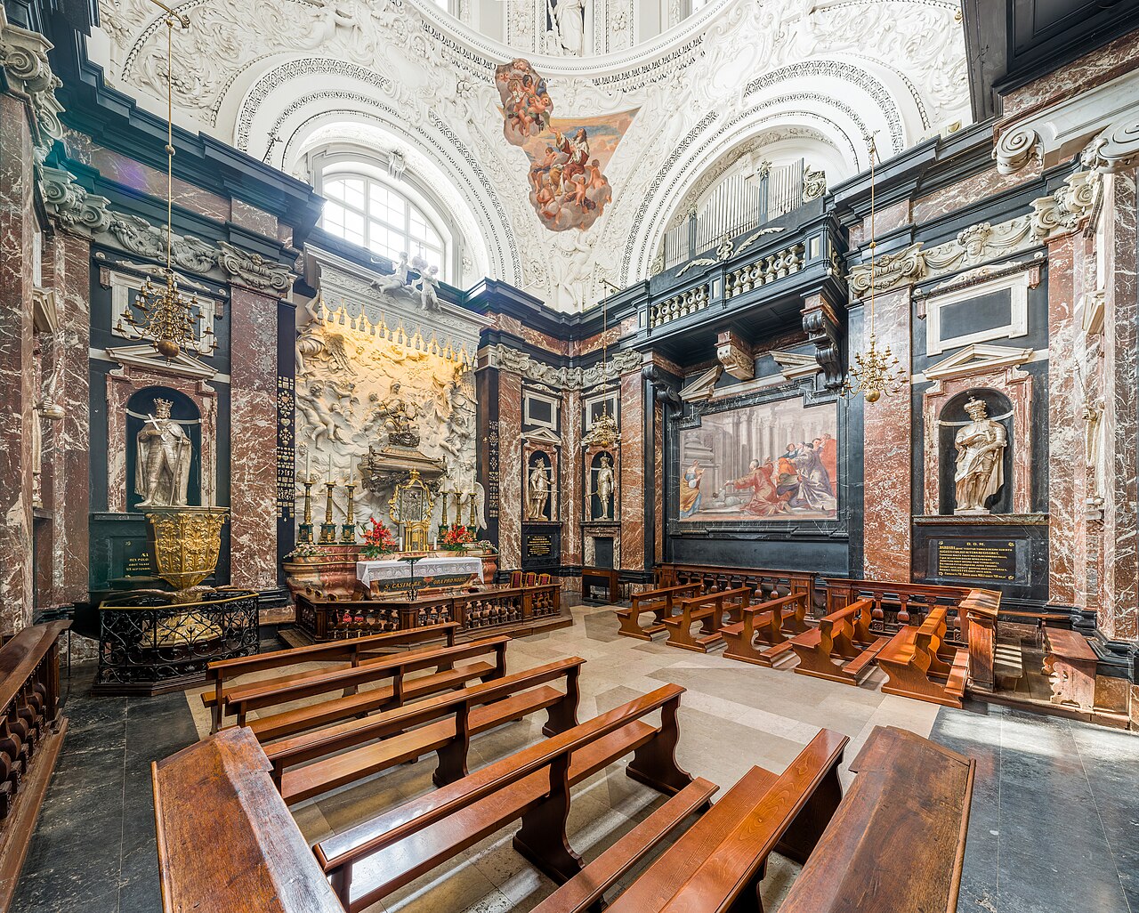 Mural paintings at the Chapel of Saint Casimir by Michelangelo Palloni
