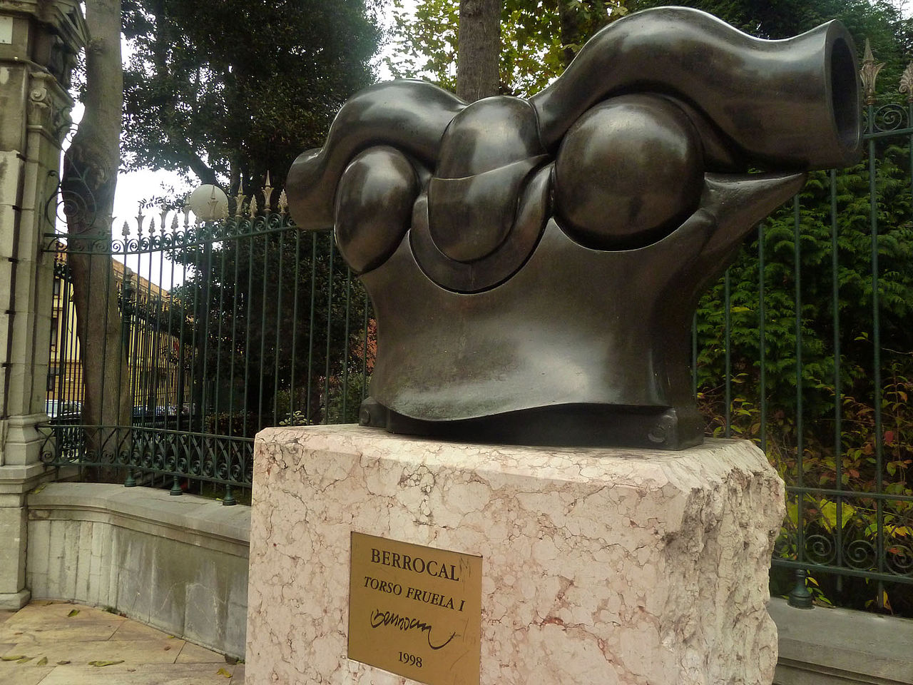 Torso de Fruela I by Miguel Ortiz Berrocal