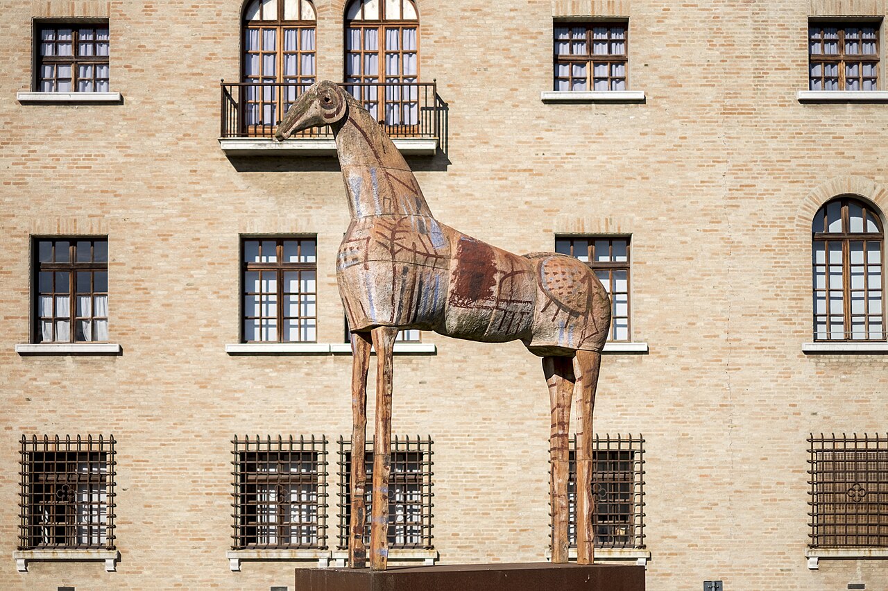 Cavallo di Mimmo Paladino by Mimmo Paladino
