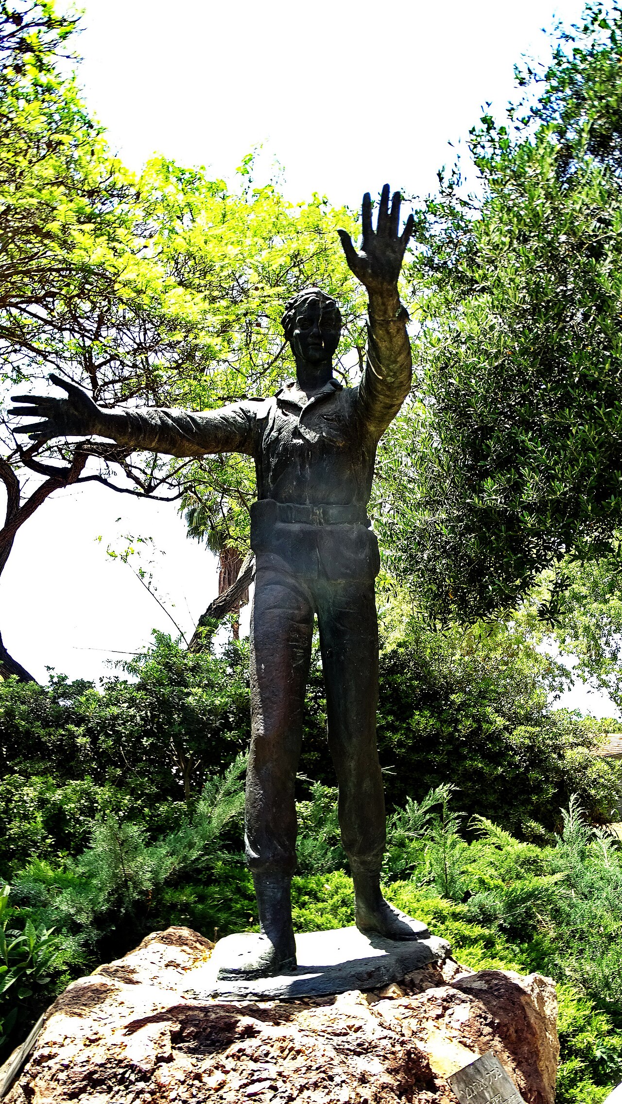 Gad Manela statue by Nathan Rapoport