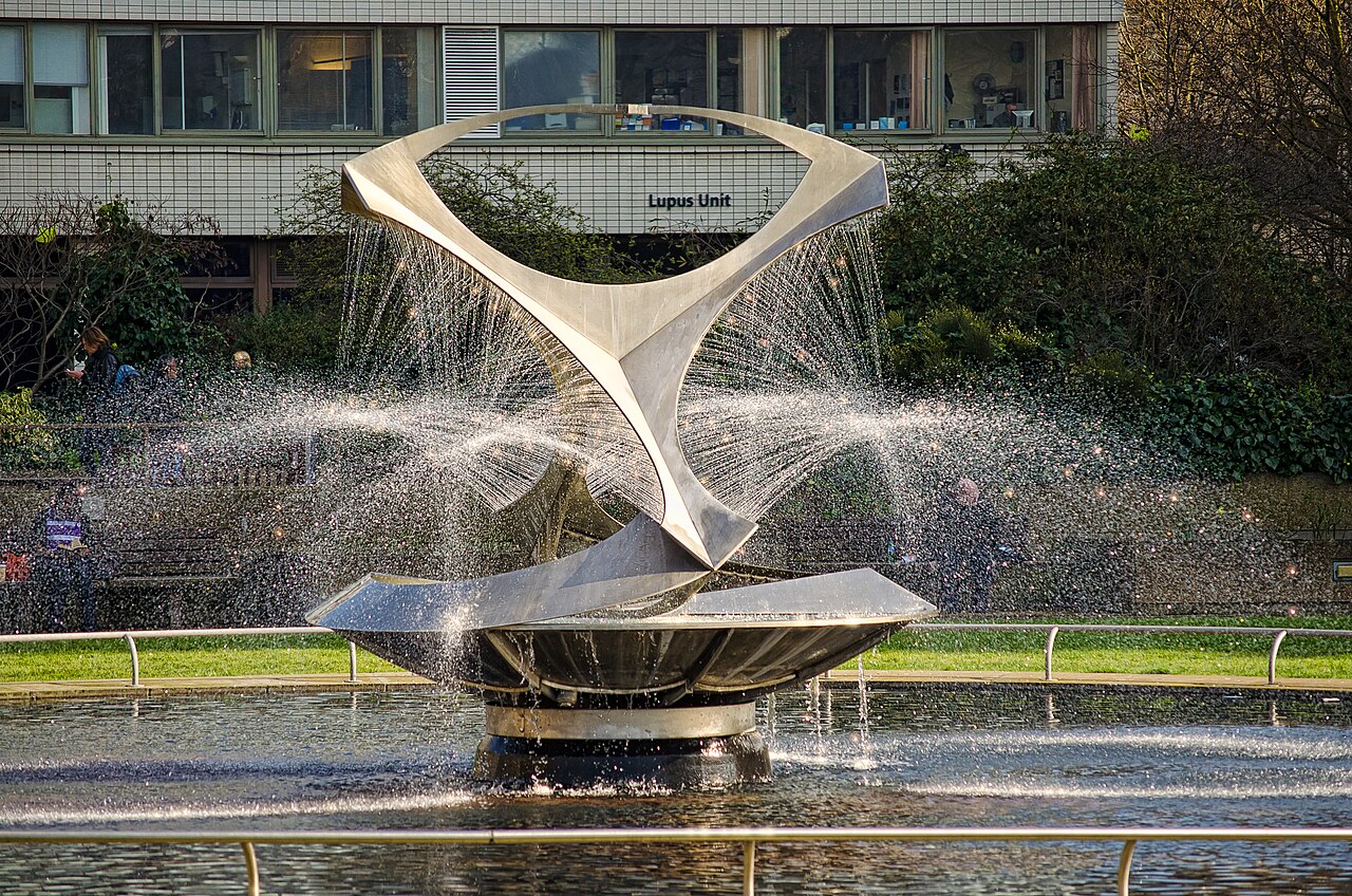 Revolving Torsion by Naum Gabo