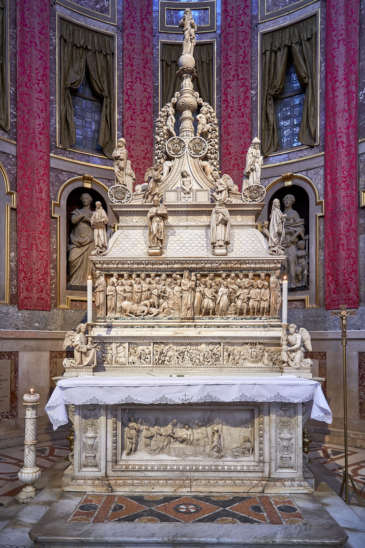 Arca di San Domenico by Nicola Pisano