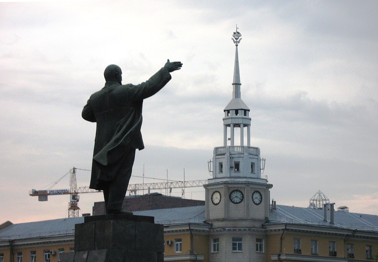 Lenin on Lenin Sq., Voronezh by Nikolai Tomsky
