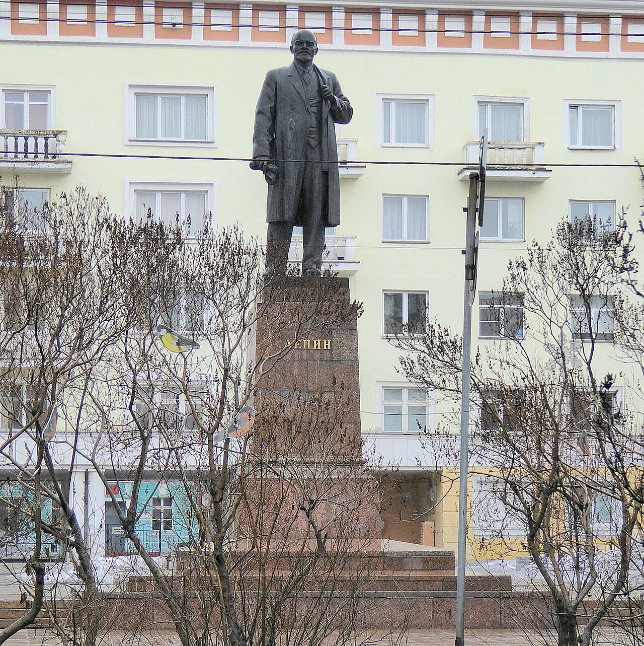 Statue of Lenin in Murmansk by Nikolai Tomsky