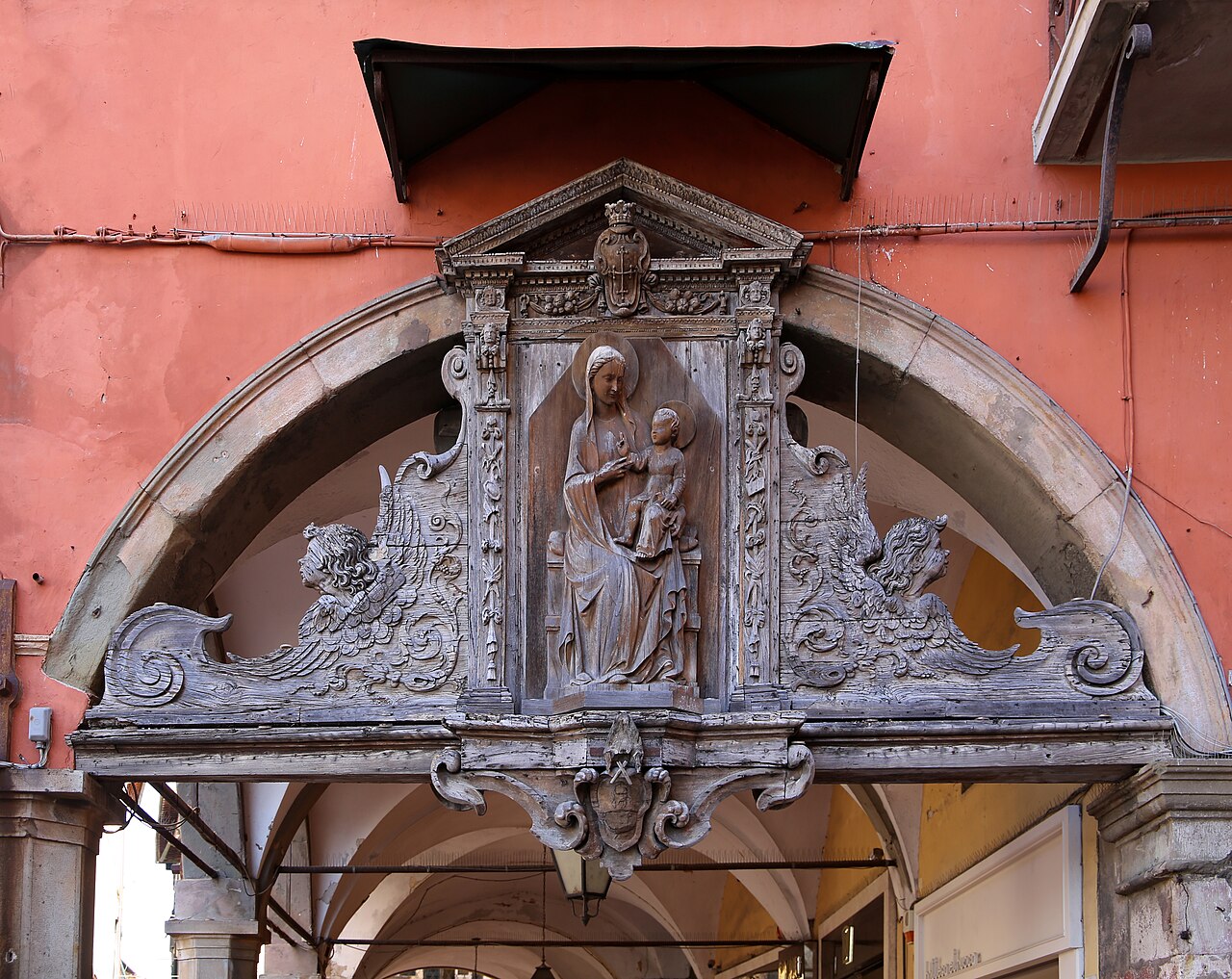 Madonna dei Vetturini by Nino Pisano