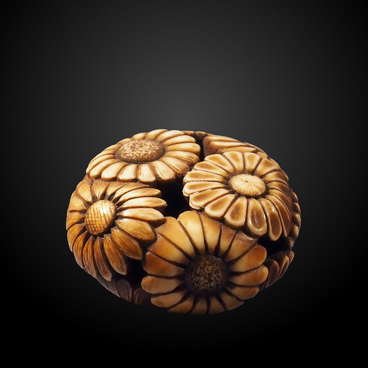 chrysanthemums by Shinsei by Ogata Kenzan
