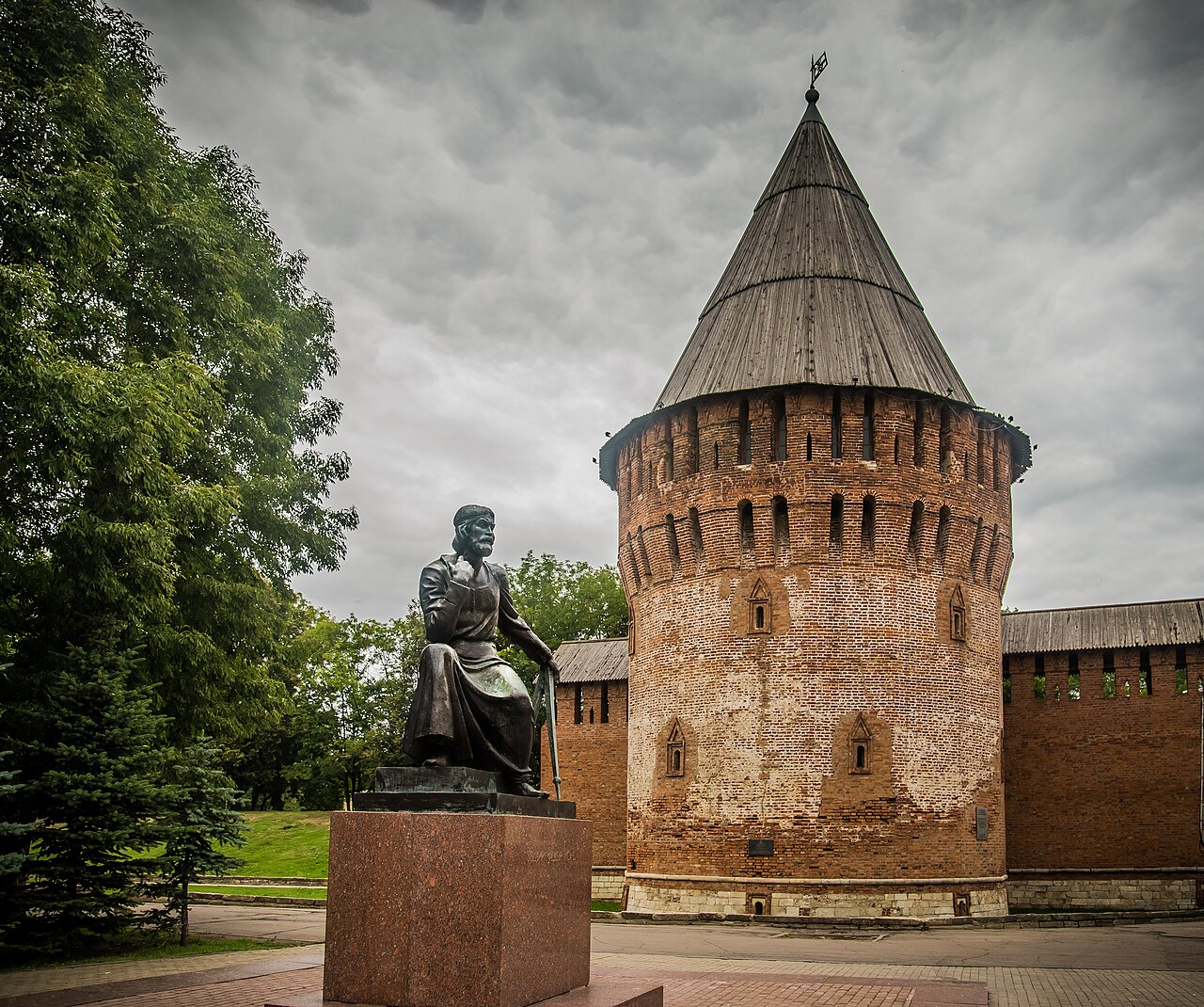 Fyodor Kon monument in Smolensk by Oleg Konstantinovich Komov