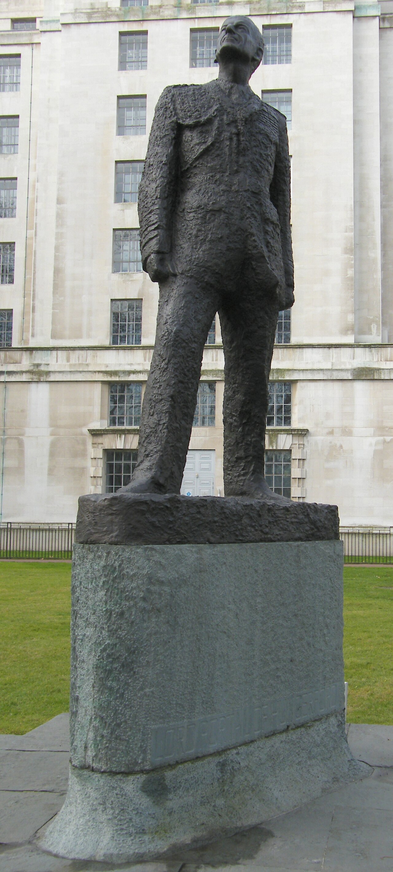 Statue of Charles Portal, 1st Viscount Portal of Hungerford by Oscar Nemon