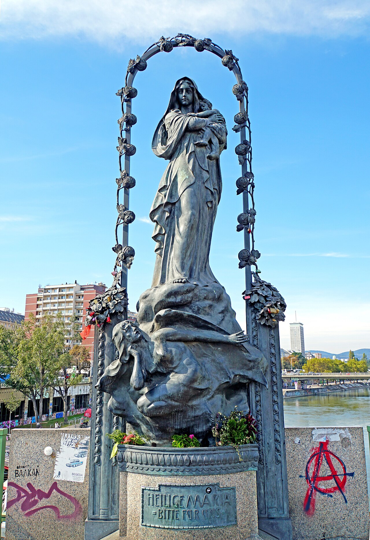 Statue of Madonna and Child at Marienbrücke, Vienna by Oskar Thiede