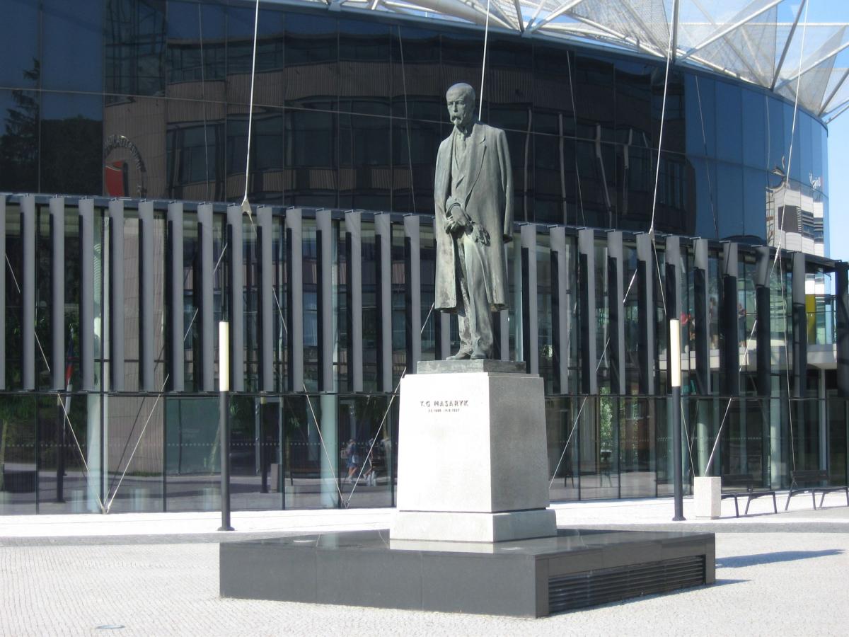 statue of Tomáš Garrigue Masaryk in Zlín by Otakar Španiel