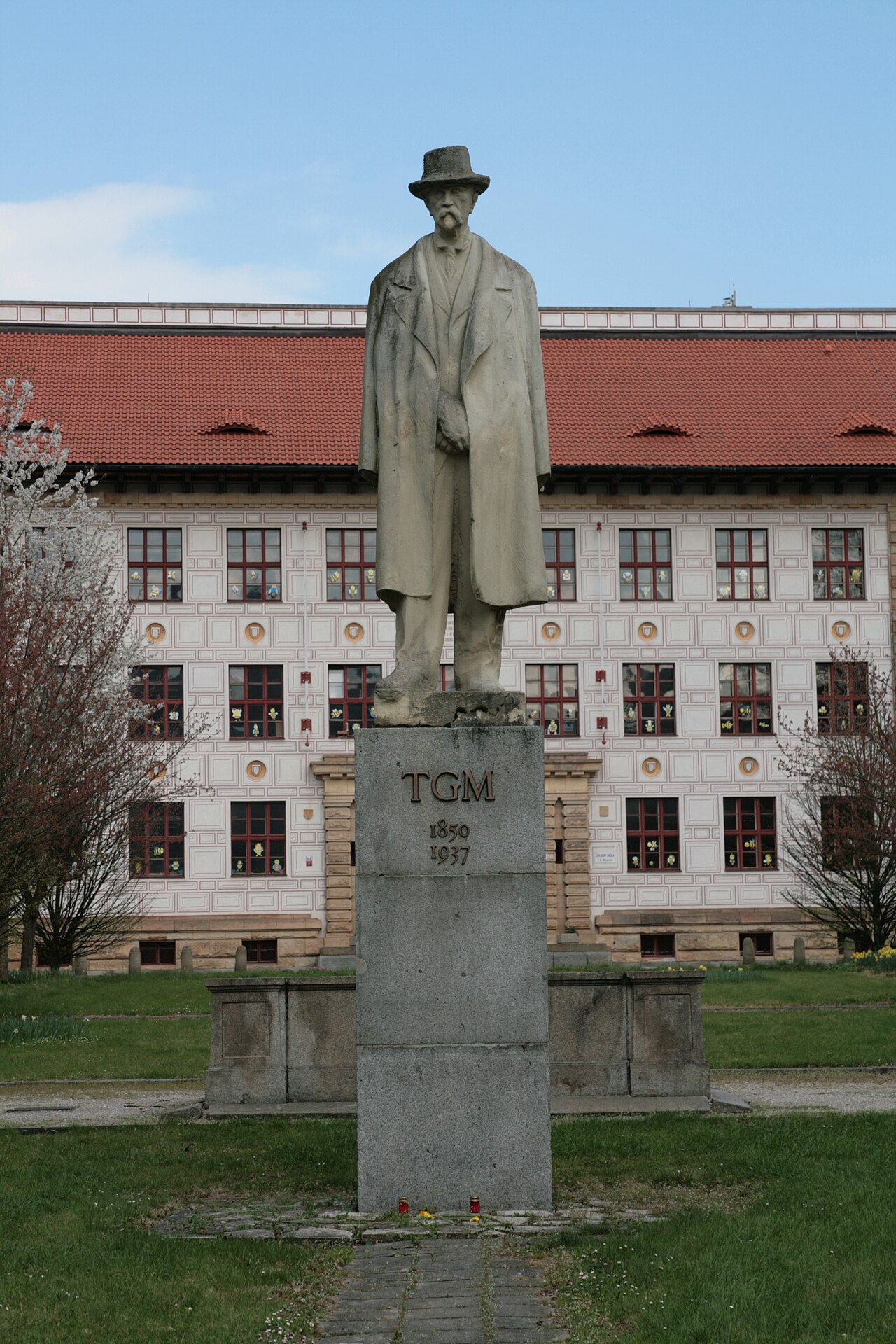 Statue of Tomáš Garrigue Masaryk in Sušice by Otakar Švec