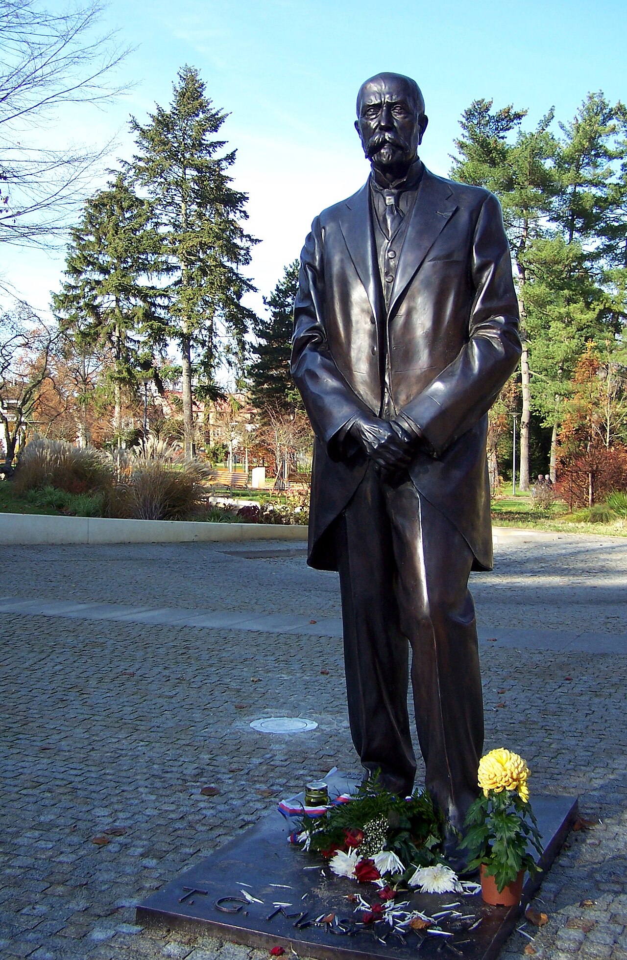 statue of Tomáš Garrigue Masaryk in Poděbrady by Otto Gutfreund