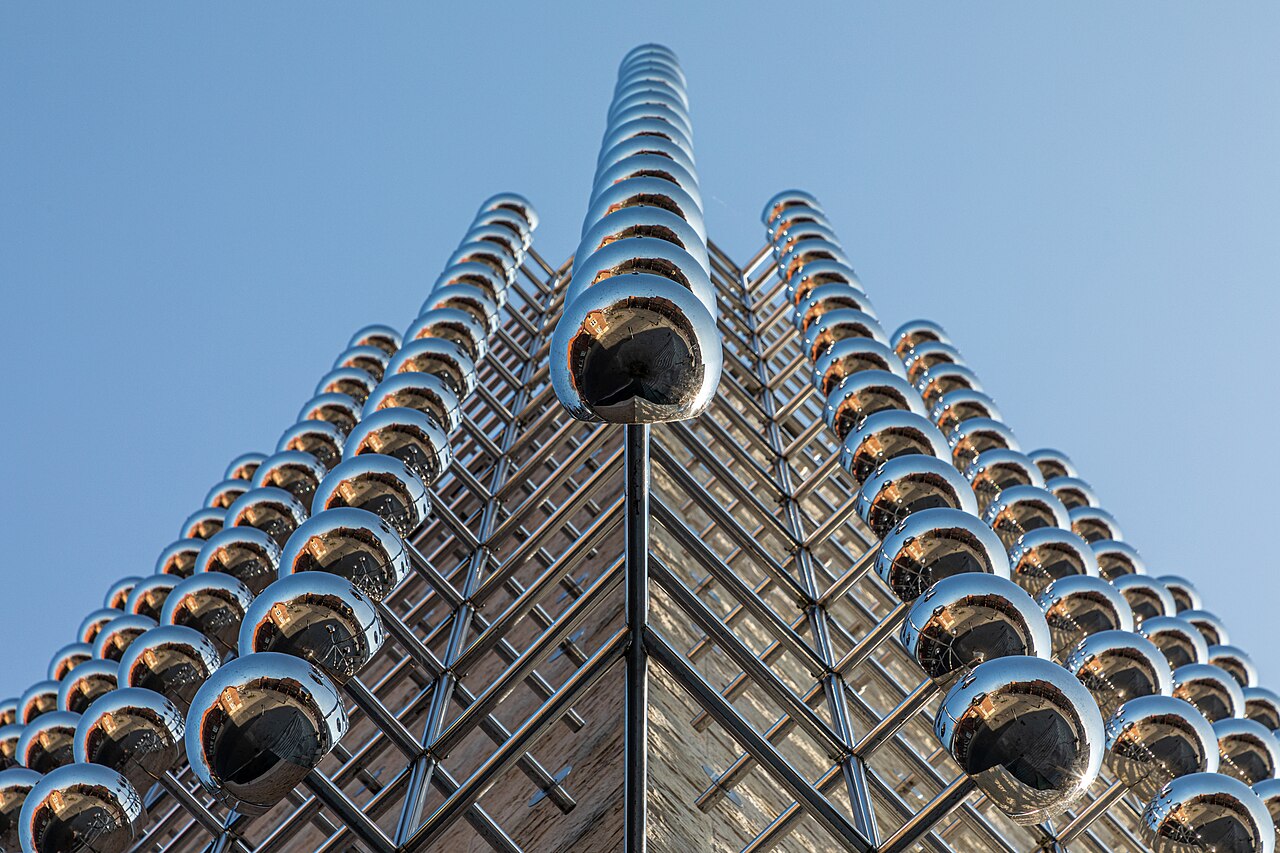 Silberne Frequenz by Otto Piene