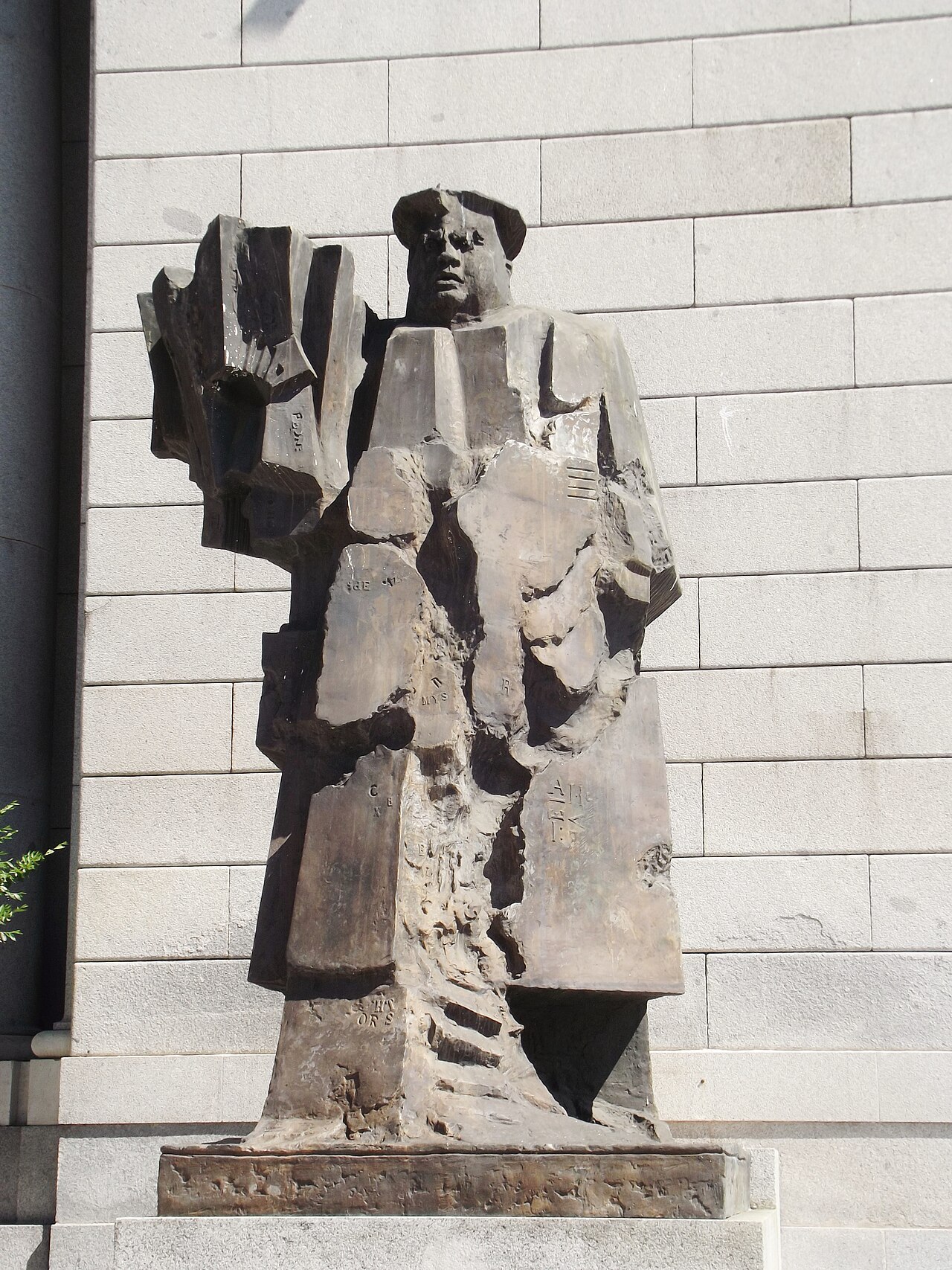 Monument to Indalecio Prieto, Madrid by Pablo Serrano