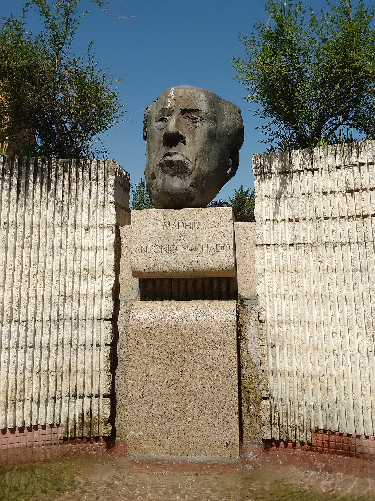 Monumento a Antonio Machado, Madrid by Pablo Serrano