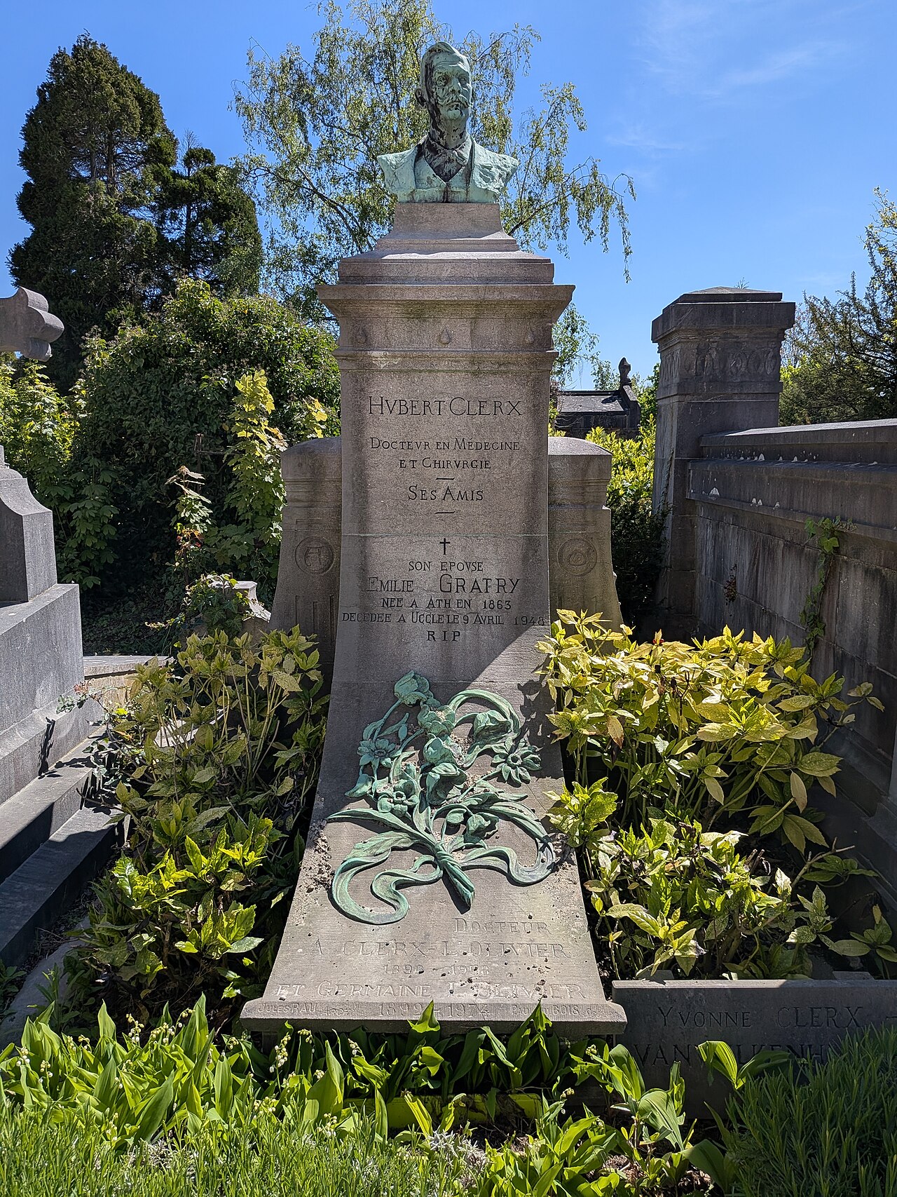 grave of Hubert Clerx by Paul Du Bois