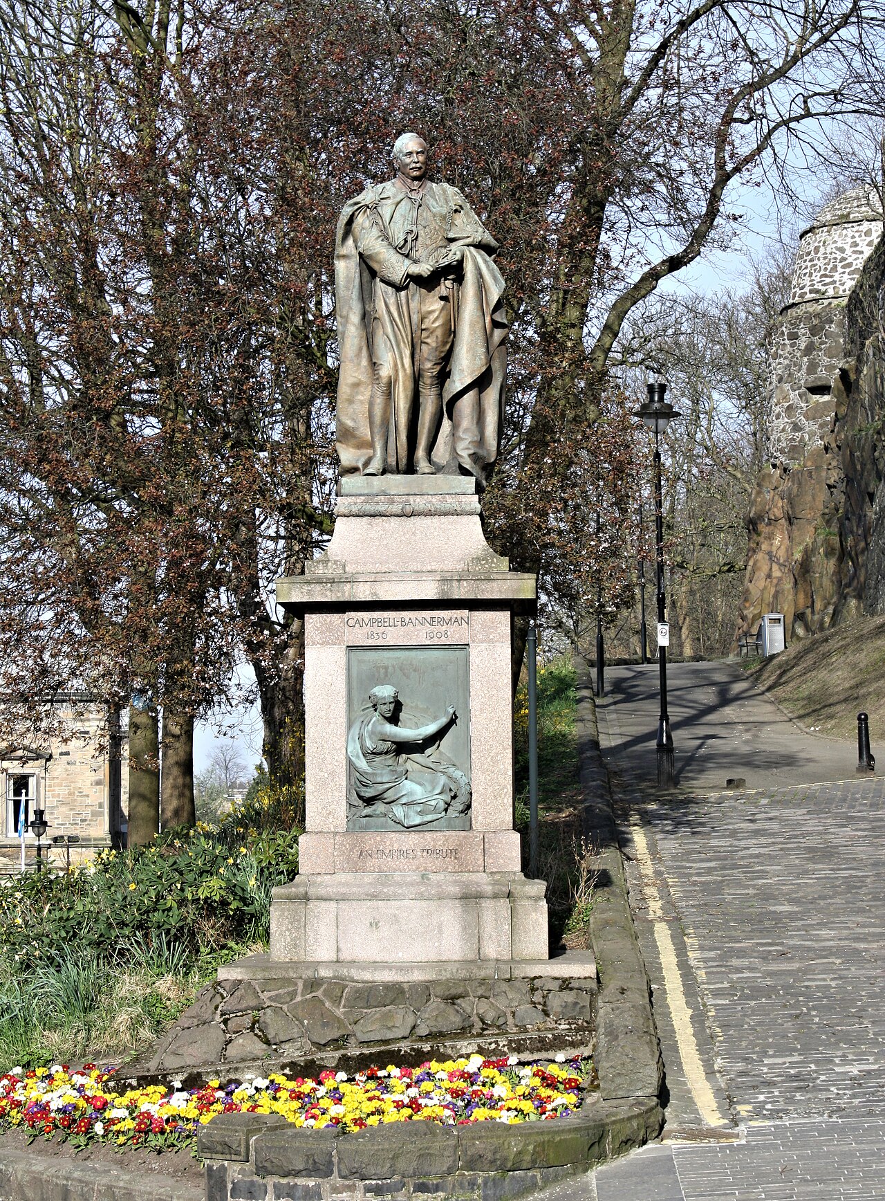 Statue of Henry Campbell-Bannerman by Paul Raphael Montford