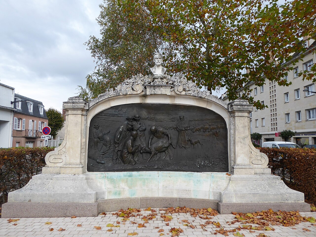 Monument à Pasteur, Chartres by Paul Richer