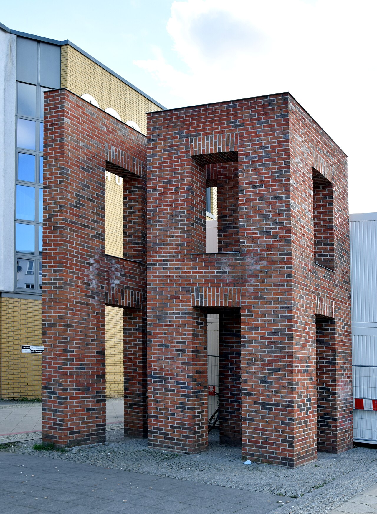 Mauerwerksskulptur by Per Kirkeby