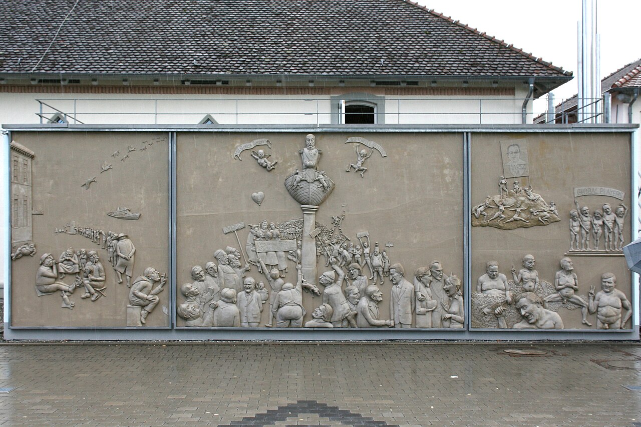 Ludwigs Erbe by Peter Lenk