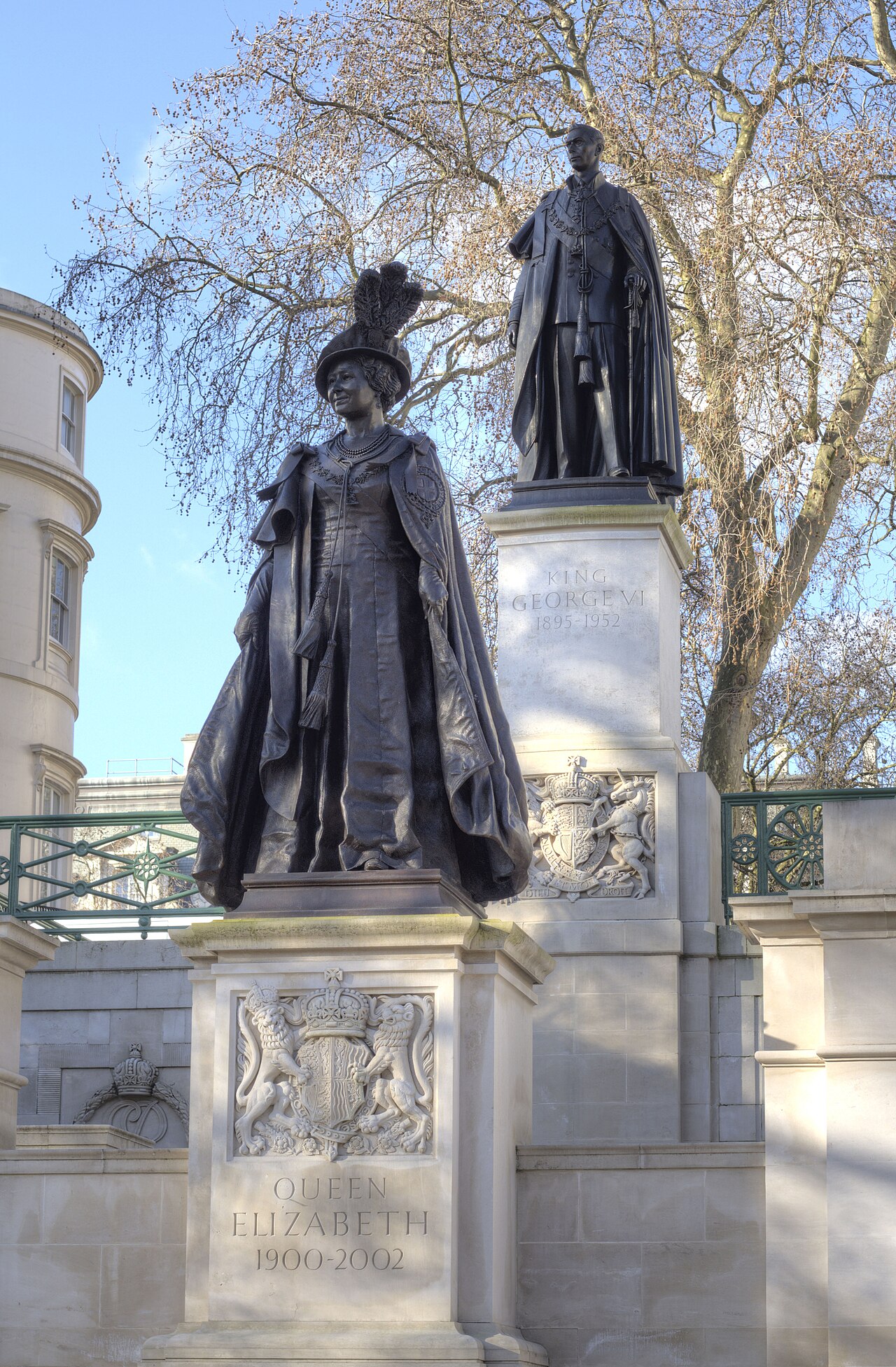 George VI and Queen Elizabeth Memorial by Philip Jackson