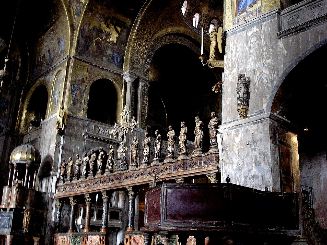 Iconostase in St. Mark's basilica by Pierpaolo dalle Masegne