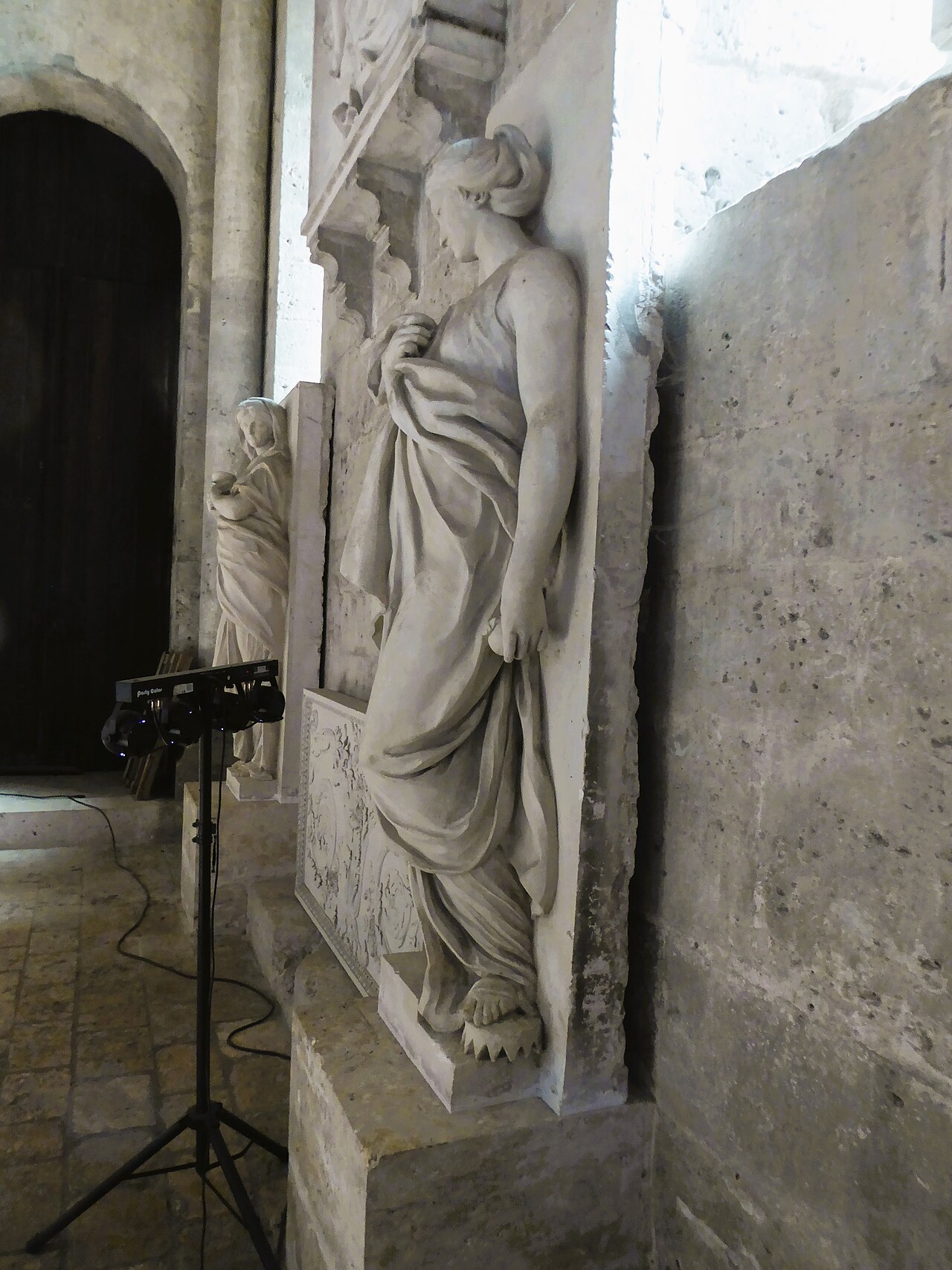 2 allegorical high reliefs Faith and Humility, Chartres cathedral by Pierre-François Berruer