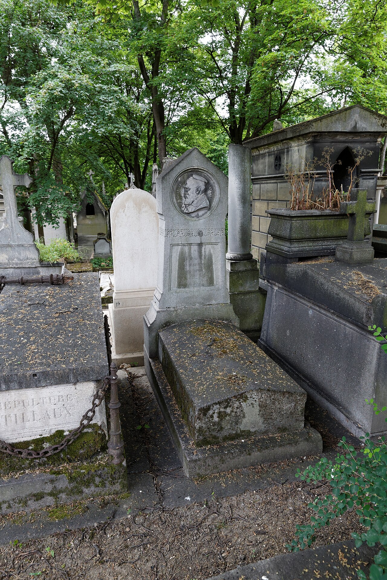 Grave of Moore by Pierre-Jules Cavelier