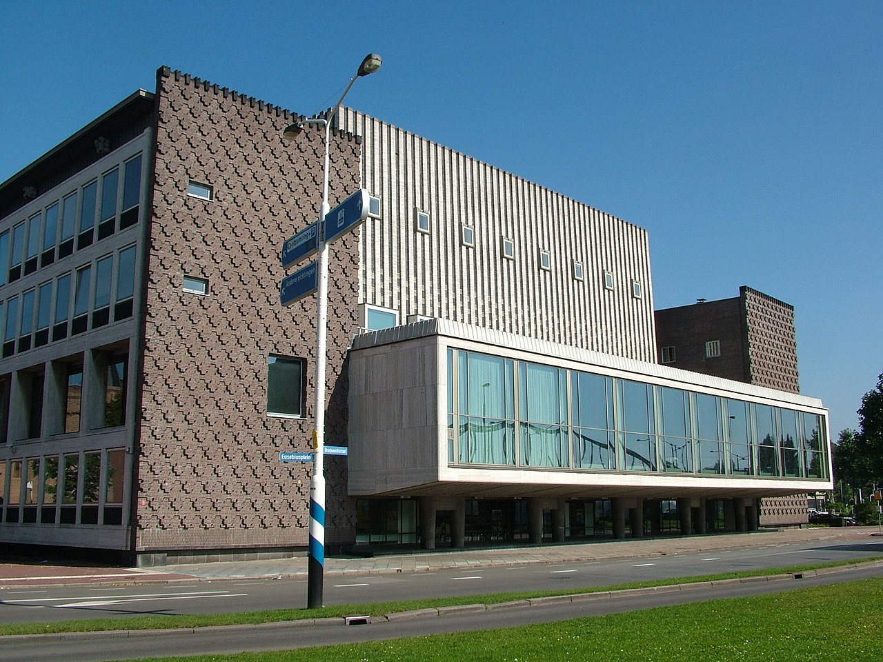 Provinciehuis Gelderland by Piet Esser