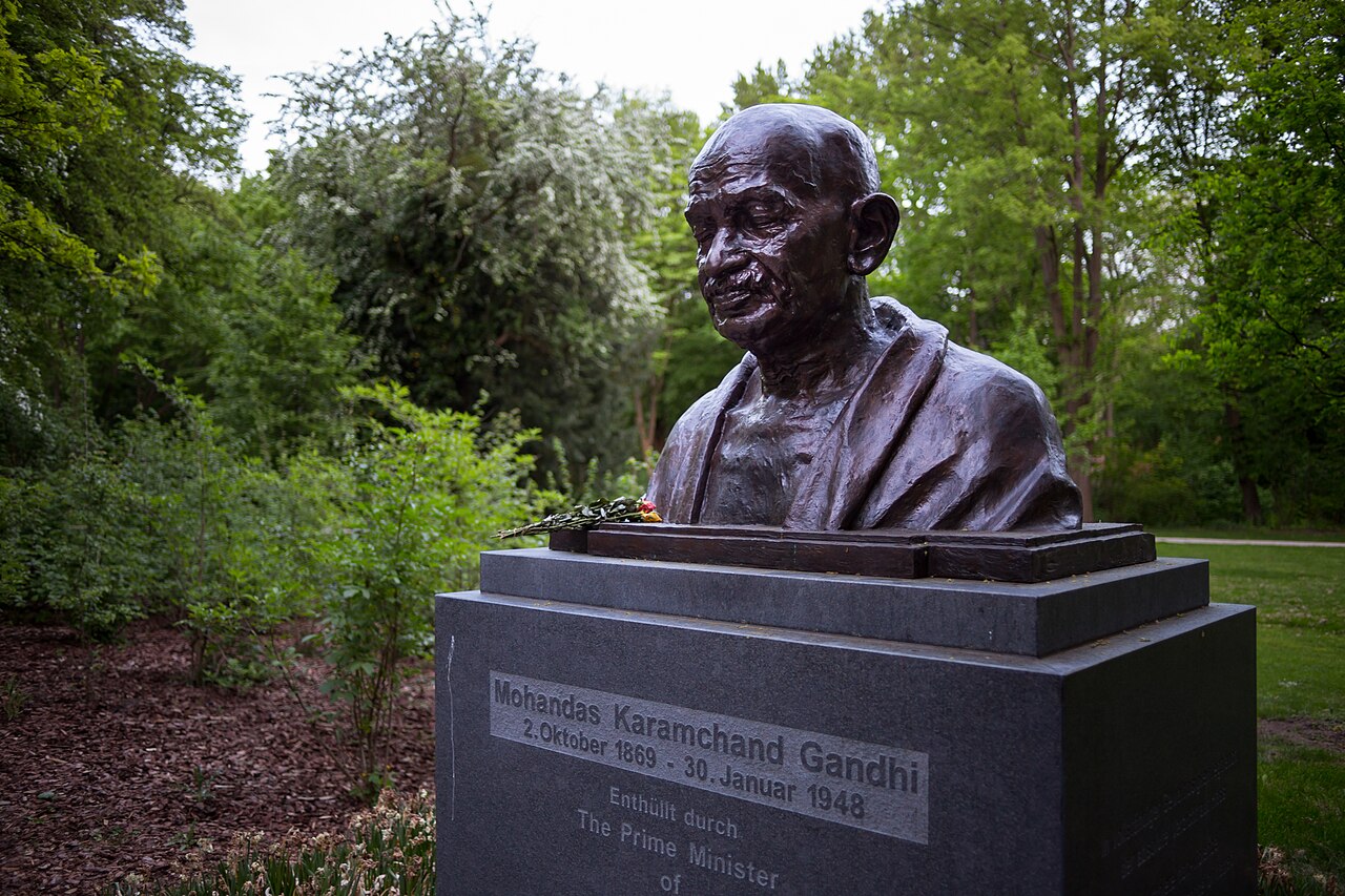 Ganhdi memorial by Ram Vanji Sutar