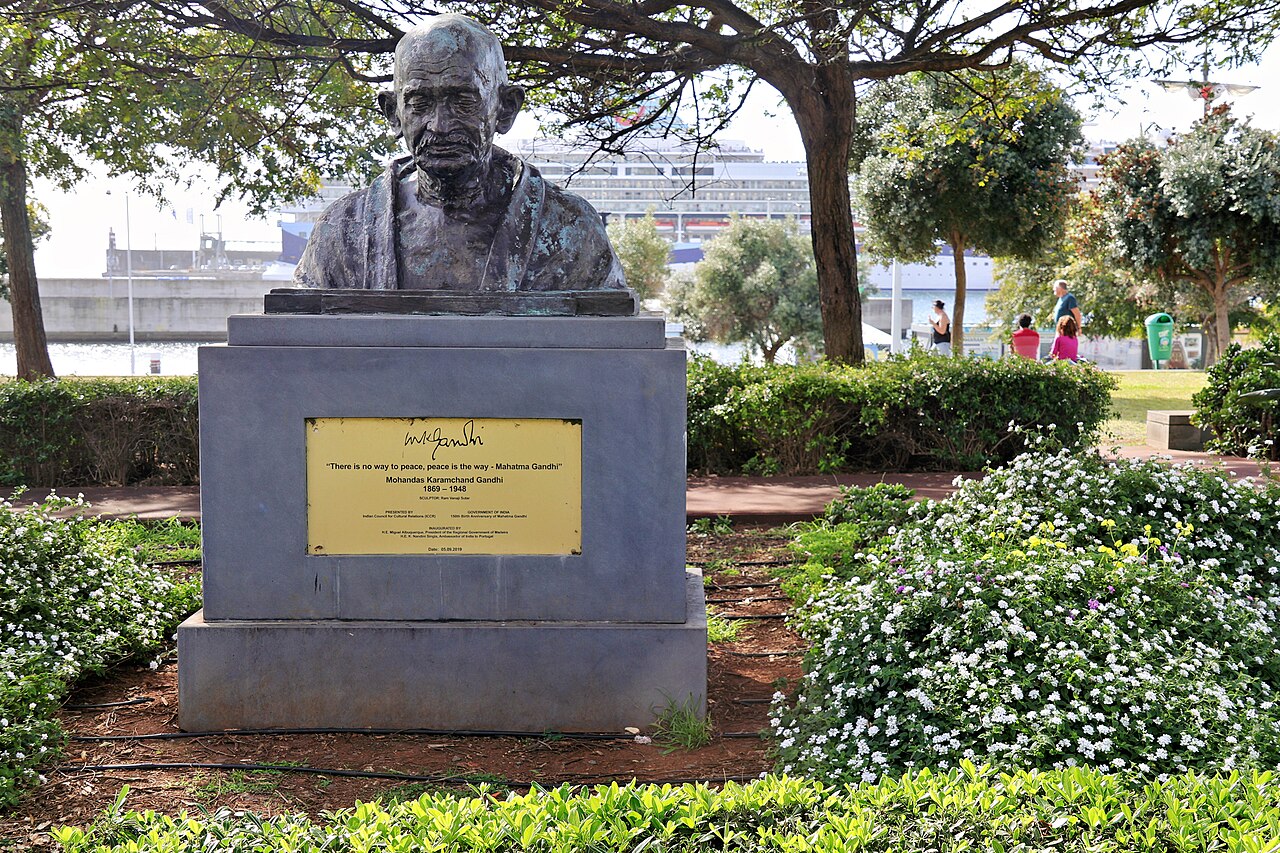 Mahatma Gandhi by Ram Vanji Sutar